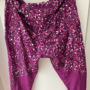 LULULEMON CROPPED LEGGINGS SIZE 8